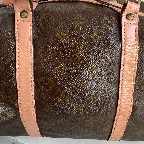 Louis Vuitton Monogram Sac Souple custom
No visible date code
14” x 10” x 7 - Picture 6 of 15